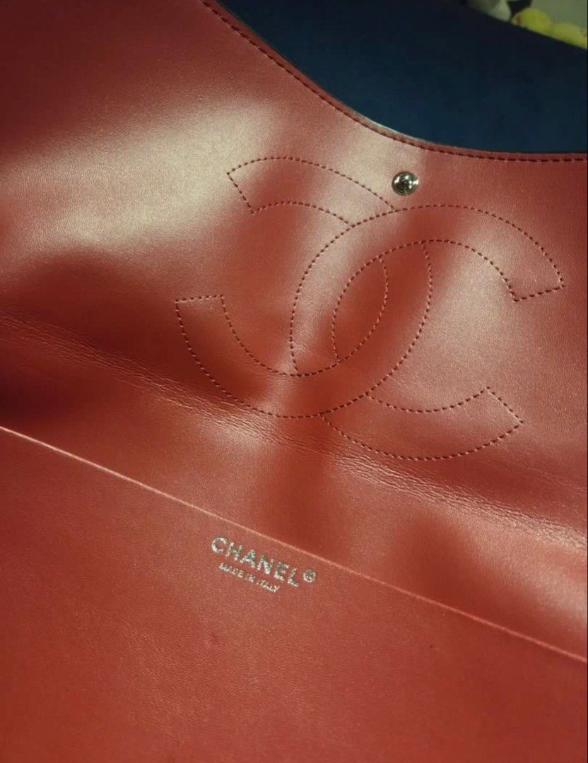 Chanel Maxiflap Leather Shoulder Bag (Category: Luxury Bags & Wallets) located in Makati City. Submitted by iamruka (Listing ID 1468334514, Image 2). Description: Rfs: decluttering some loc; makati can do lalamove for sdd LP ALREADY ‼️‼️ - Silver-tone hardware with iconic CC turnlock closure - Luxurious burgundy leather interior with embossed logo and Made in Italy stamp - Adjustable strap featuring a branded metal buckle - Convenient zippered in