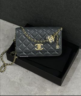 (Category: ) located in . Submitted by neverfull_luxury_sg (Listing ID 1468375786, Image 1). Description: .