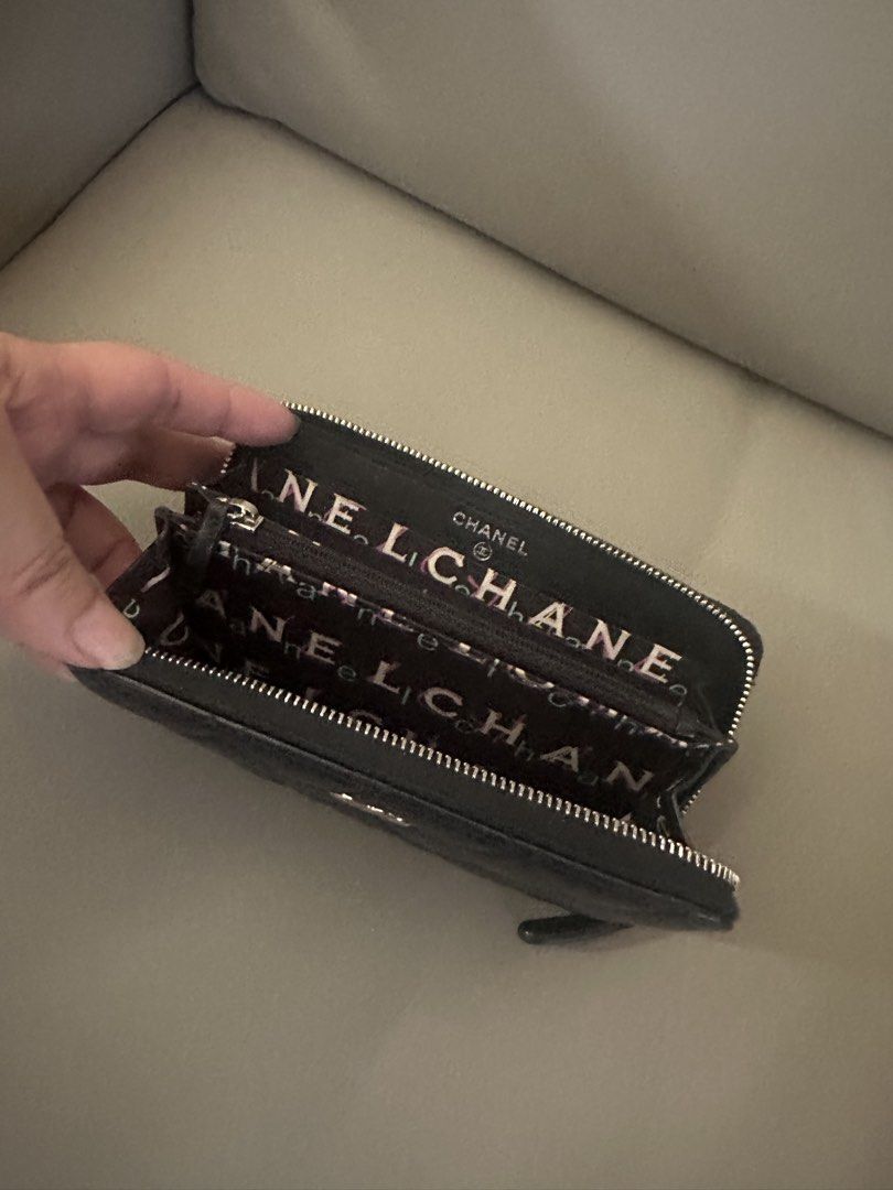 Chanel Zipped Wallet (Category: Luxury Bags & Wallets) located in Muntinlupa City. Submitted by onemanila (Listing ID 1468328139, Image 2). Description: Complete inclusion, guaranteed authentic. Open for layaway. .