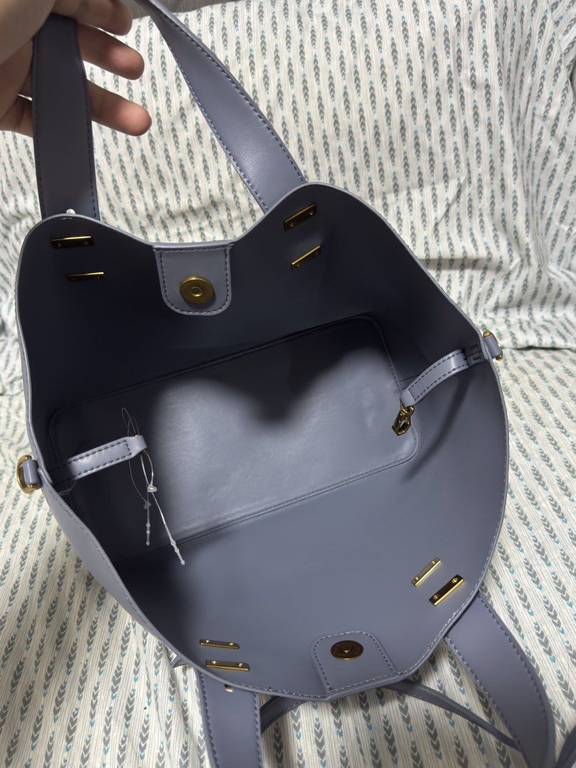 charles & keith 2 way shania bag (Category: Cross-body Bags) located in Manila. Submitted by steal4days (Listing ID 1468399146, Image 2). Description: excellent condition.