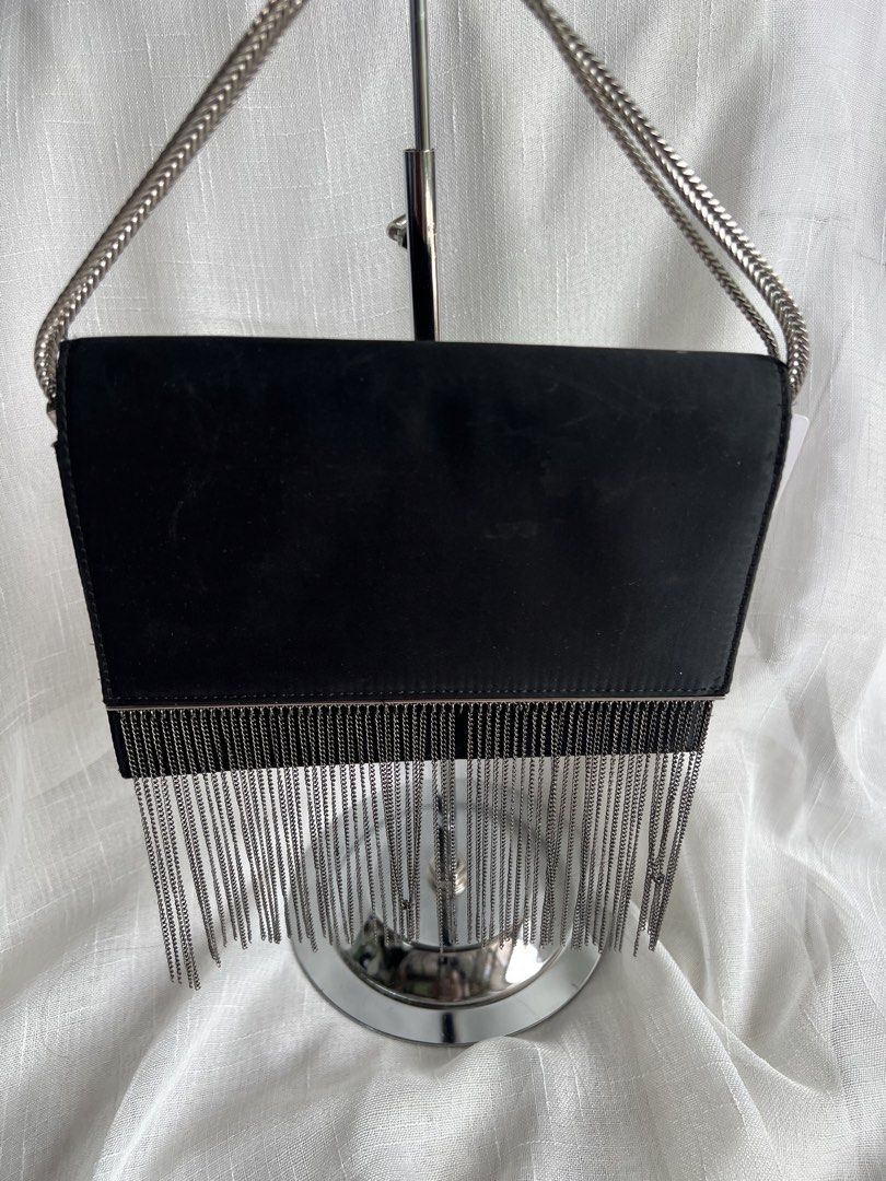Charles & keith Hand bag (Category: Purses & Pouches) located in Las Pinas. Submitted by jpicked (Listing ID 1468337086, Image 2). Description: .
