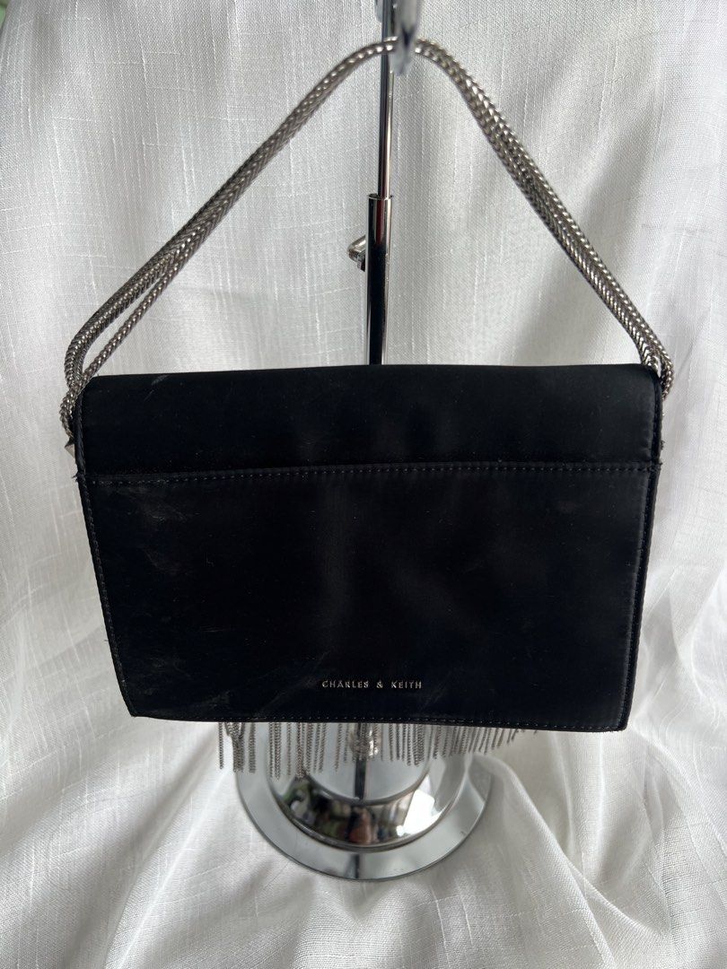 Charles & keith Hand bag (Category: Purses & Pouches) located in Las Pinas. Submitted by jpicked (Listing ID 1468337086, Image 1). Description: .