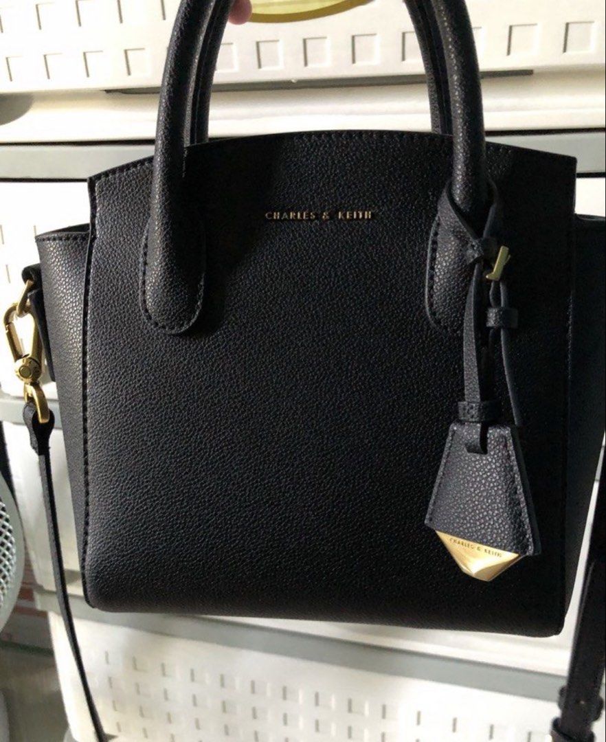 Charles and keith harper bag (Category: Cross-body Bags) located in Manila. Submitted by declung_333 (Listing ID 1468440668, Image 1). Description: With dustbag and care card.