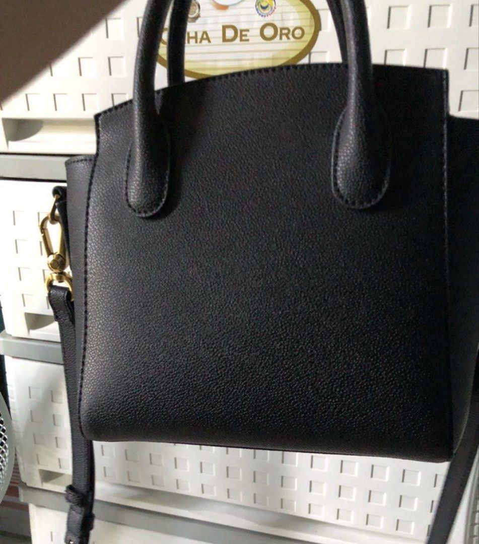Charles and keith harper bag (Category: Cross-body Bags) located in Manila. Submitted by declung_333 (Listing ID 1468440668, Image 2). Description: With dustbag and care card.