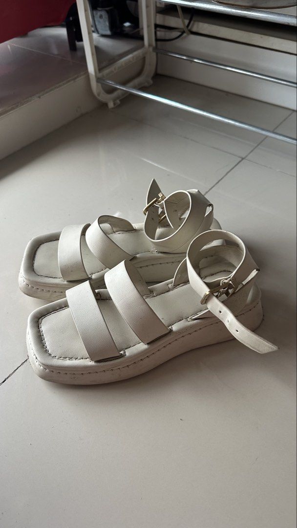 Charles and Keith white platforms (Category: Wedges) located in Manila. Submitted by nabistudioo (Listing ID 1468291295, Image 3). Description: Bought in Charles and Keith. Taga Zara H&M Shein Charles and Keith Pedro Alberto Hue Label Rusty Lopez.