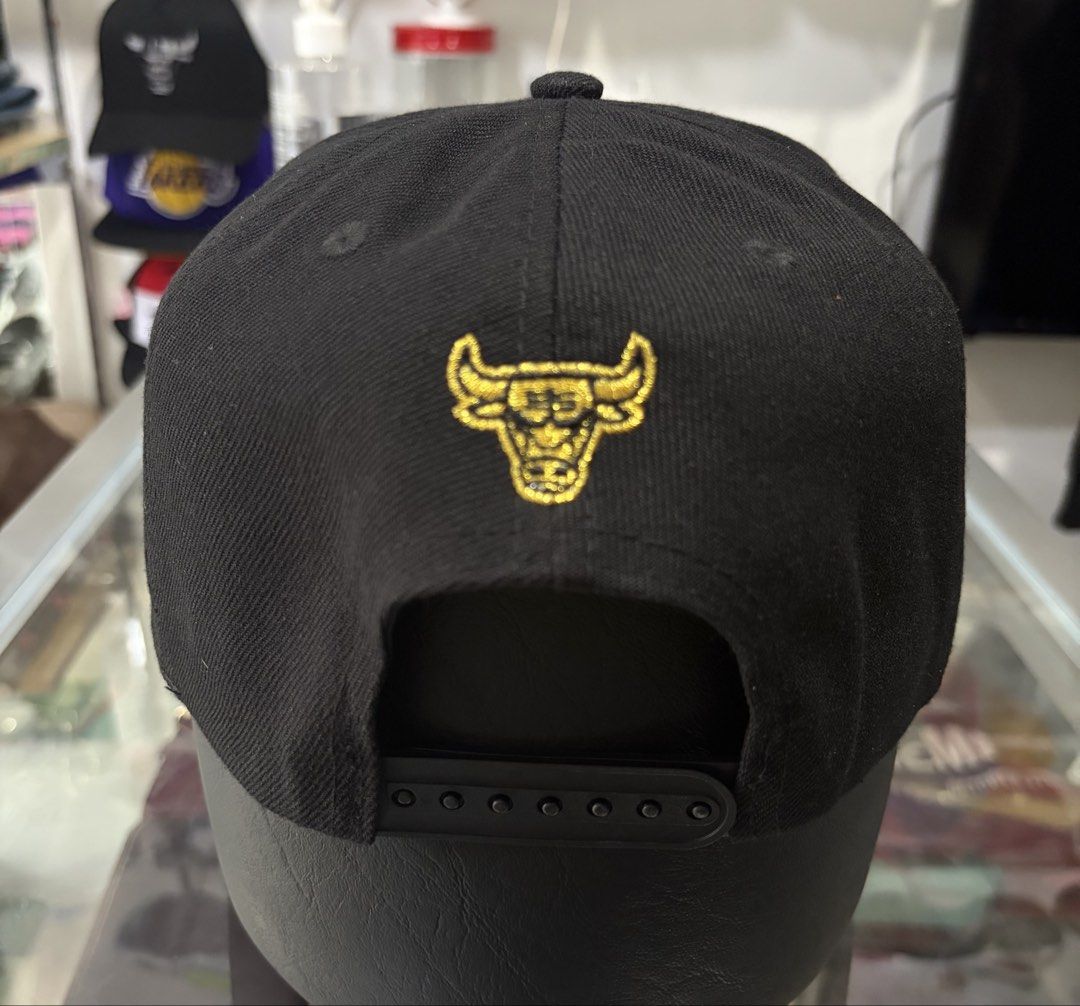 Chicago Bulls snapback (Category: Caps & Hats) located in Pinamalayan. Submitted by danilotubero08 (Listing ID 1468346865, Image 3). Description: Chicago Bulls Snapback by Ultragame.