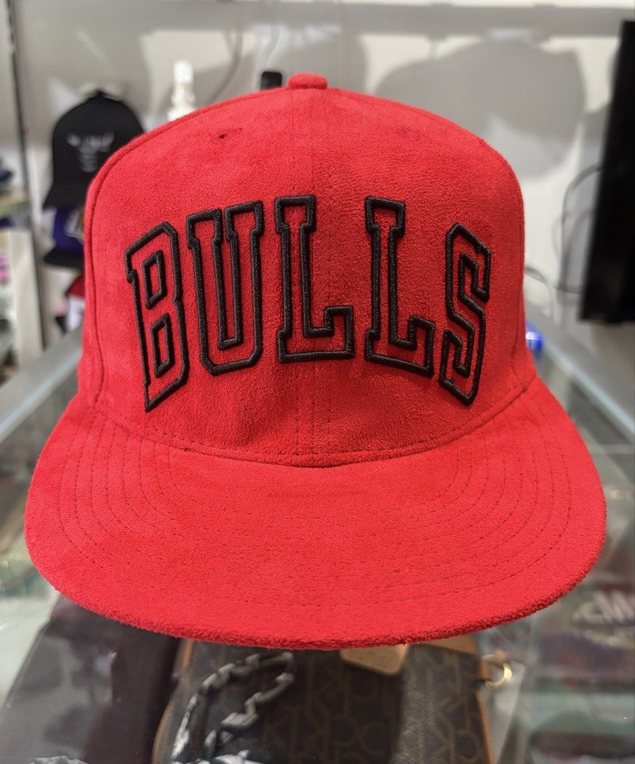 Chicago Bulls suede snapback (Category: Caps & Hats) located in Pinamalayan. Submitted by danilotubero08 (Listing ID 1468346583, Image 1). Description: Chicago Bulls Snapback by Ultragame suede material.