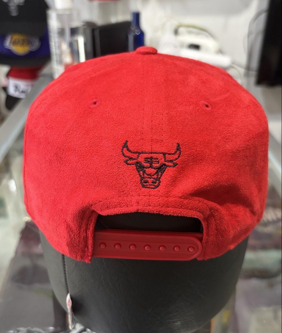 Chicago Bulls suede snapback (Category: Caps & Hats) located in Pinamalayan. Submitted by danilotubero08 (Listing ID 1468346583, Image 3). Description: Chicago Bulls Snapback by Ultragame suede material.