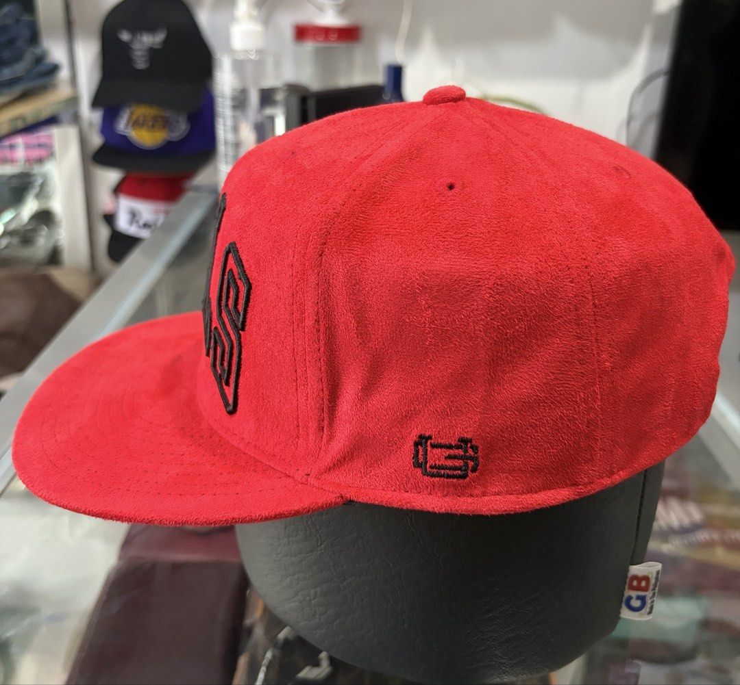 Chicago Bulls suede snapback (Category: Caps & Hats) located in Pinamalayan. Submitted by danilotubero08 (Listing ID 1468346583, Image 2). Description: Chicago Bulls Snapback by Ultragame suede material.
