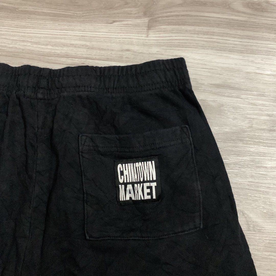 Chinatown market (Category: Shorts) located in Cavite. Submitted by yobubsss (Listing ID 1468449122, Image 3). Description: Size Large 32-36w 16L Good condition Issue hairline sa print see last pic.