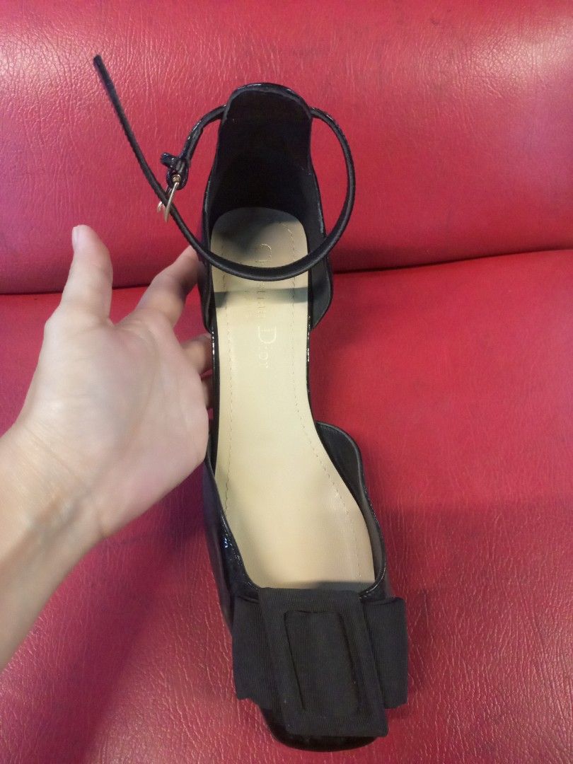 CHRISTIAN DIOR SANDALS (Category: Heels) located in Bulacan. Submitted by joanagwen (Listing ID 1468328410, Image 1). Description: XT!@N D3330R SANDALS 57K yarn Size 39 on tag.