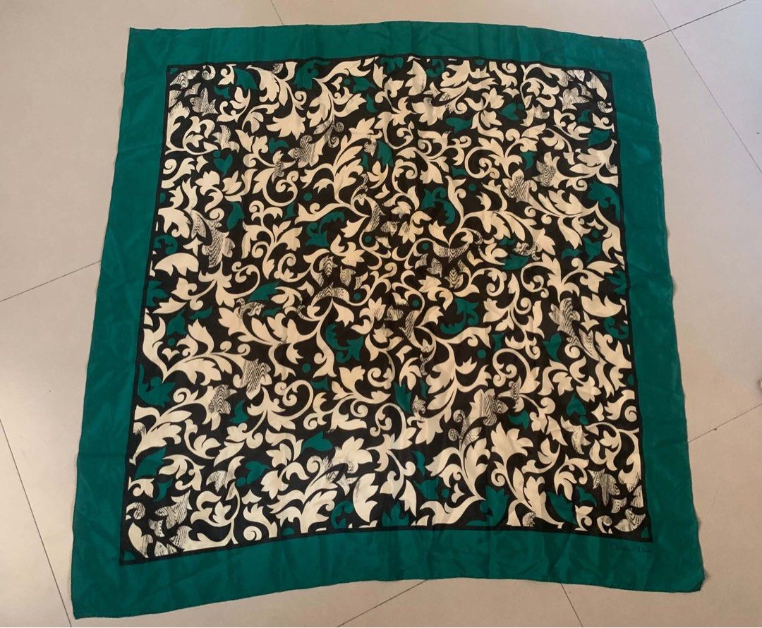Christian Dior Scarf (Category: Luxury Accessories) located in Las Pinas. Submitted by kwenbeh (Listing ID 1468321506, Image 1). Description: .