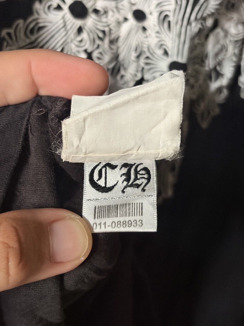 Chrome Hearts Snowflake Tee (Category: Tshirts & Polo Shirts ) located in Abuyog. Submitted by garments.sl (Listing ID 1468297151, Image 3). Description: Chrome Hearts Snowflake Tee Small 19-20w / 27l Minimal hairlines on prints.