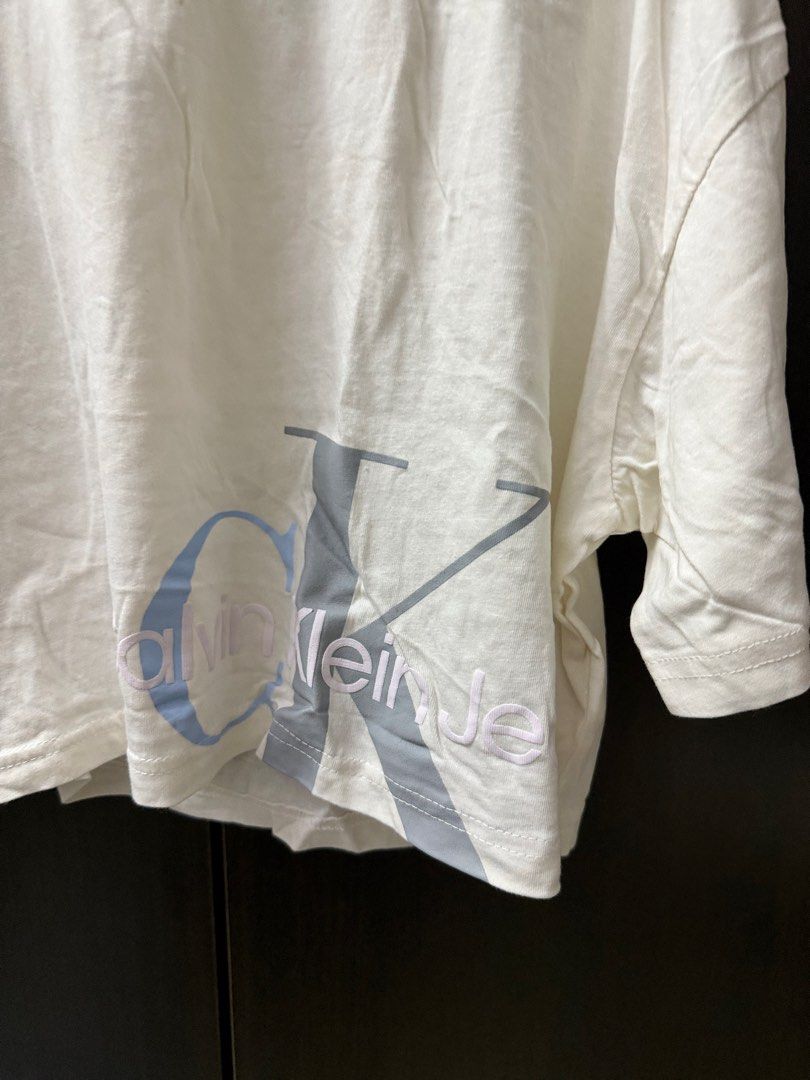 CK Calvin Klein Cropped Top (Category: Shirts) located in Mandaluyong City. Submitted by mry.mry (Listing ID 1468314202, Image 3). Description: .
