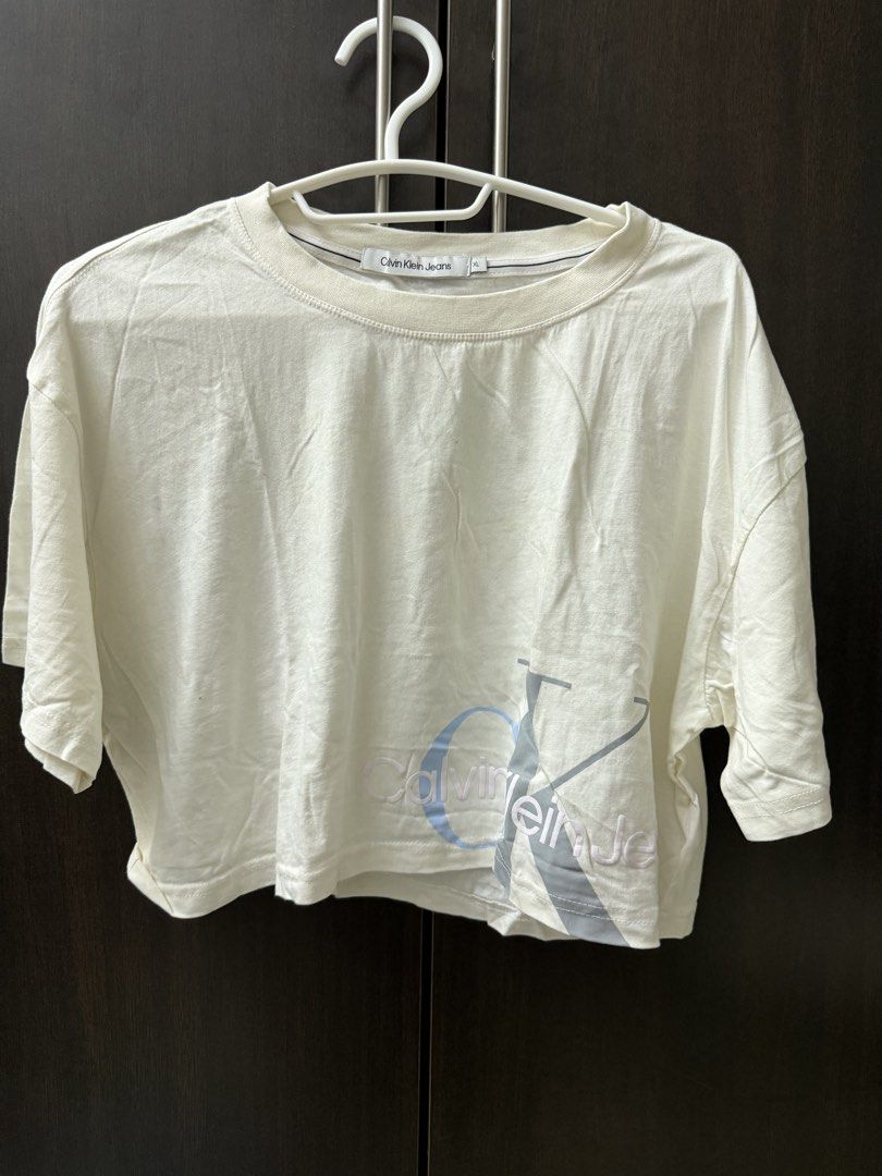 CK Calvin Klein Cropped Top (Category: Shirts) located in Mandaluyong City. Submitted by mry.mry (Listing ID 1468314202, Image 1). Description: .
