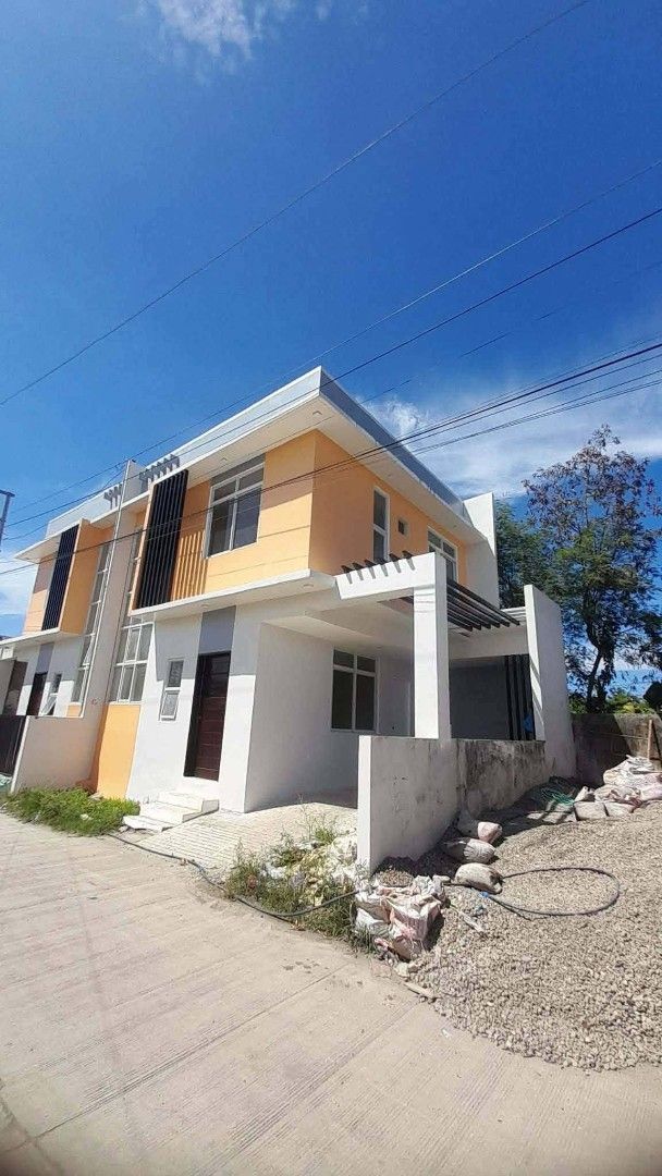 Ckl Homes Medellin (Category: Community) located in Bogo. Submitted by algarme2018 (Listing ID 1468365268, Image 1). Description: Brand new 2-storey townhouse with two bedrooms and two bathrooms. Polished tile flooring throughout the ground floor, wooden stairs with metal railings, and natural lighting coming through large glass windows. Open kitchen counter with sink installed. Unfurnished space ready for move-in. Parking space outside with a sm