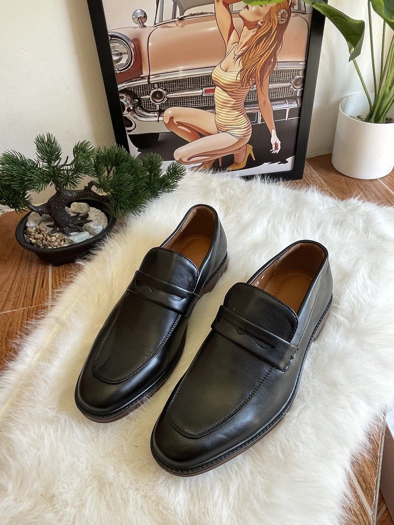 Classic Black Loafers (Category: Dress Shoes) located in Bulacan. Submitted by johnivanqu27099 (Listing ID 1468292503, Image 2). Description: Classic Black Loafers Brand New | Size EU 40 • Color: Black • Size: EU 40 • Condition: Brand New • Price: ₱1,299 — negotiable for sure buyer. 📩 PM for inquiries. 📦 Ready to ship. 🤝 First come, first served..