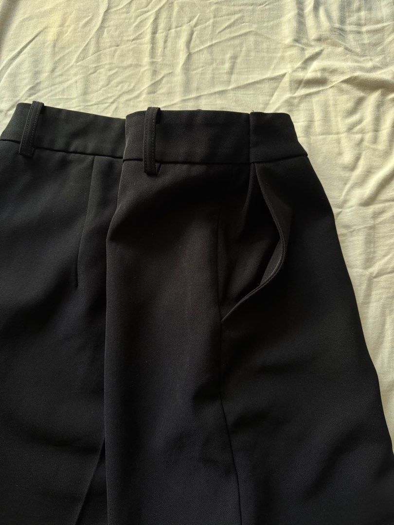 Classic Black Trousers High Waist Tailored Pants (Category: Jeans) located in Mandaluyong City. Submitted by uol77 (Listing ID 1468340702, Image 2). Description: - Color: Black -Length 36inches -Waist 29-30inches - Fit: High waist, straight leg cut - Details: Front pleats, belt loops, sharp front creases, and neat cuff stitching - Pockets: Deep functional side pockets - Style: Versatile for workwear or smart casual looks.