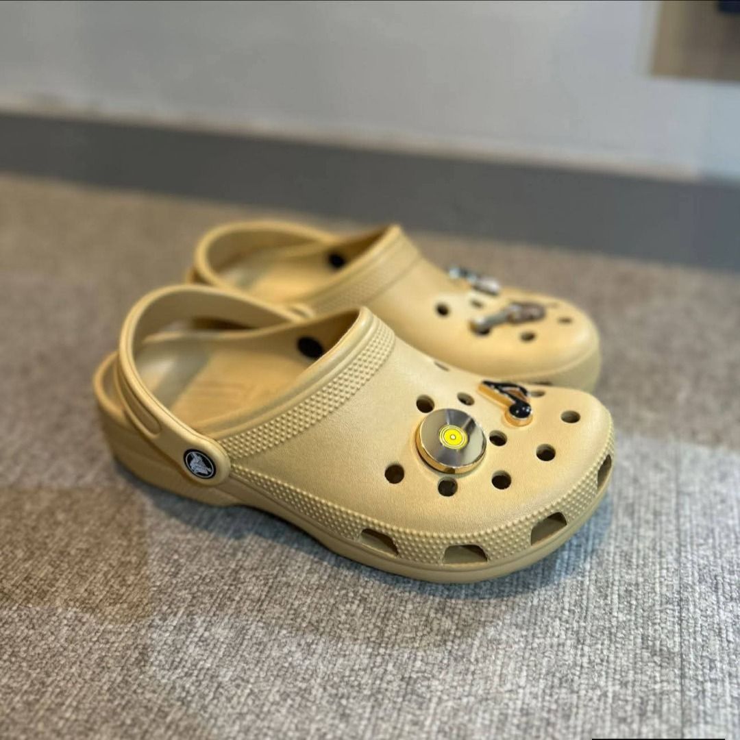 Classic Clog Wheat (Category: Shoe inserts) located in Rizal. Submitted by hiraya16 (Listing ID 1468312660, Image 2). Description: SALE. Onhand ready to ship Available sizes? DM for inquiries. ✉️.