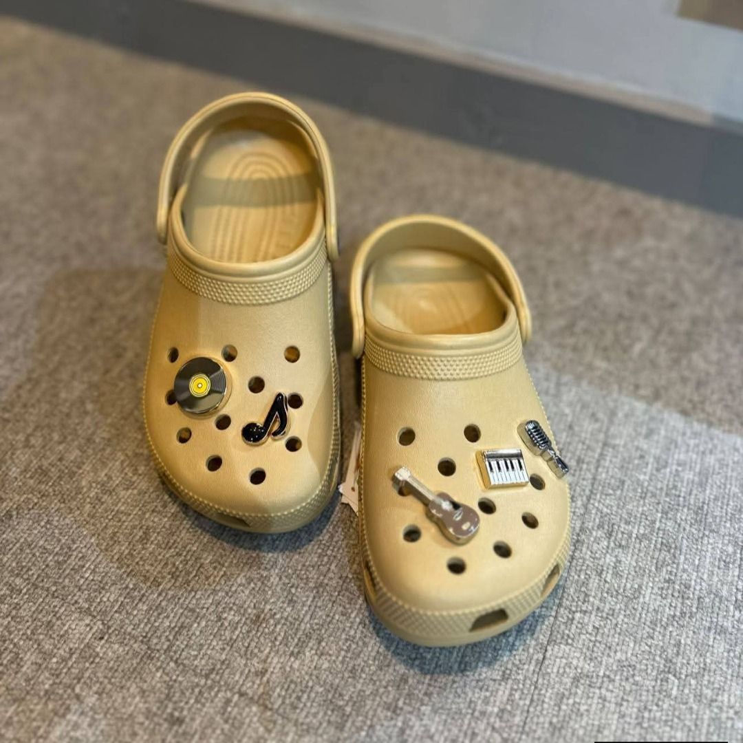Classic Clog Wheat (Category: Shoe inserts) located in Rizal. Submitted by hiraya16 (Listing ID 1468312660, Image 1). Description: SALE. Onhand ready to ship Available sizes? DM for inquiries. ✉️.