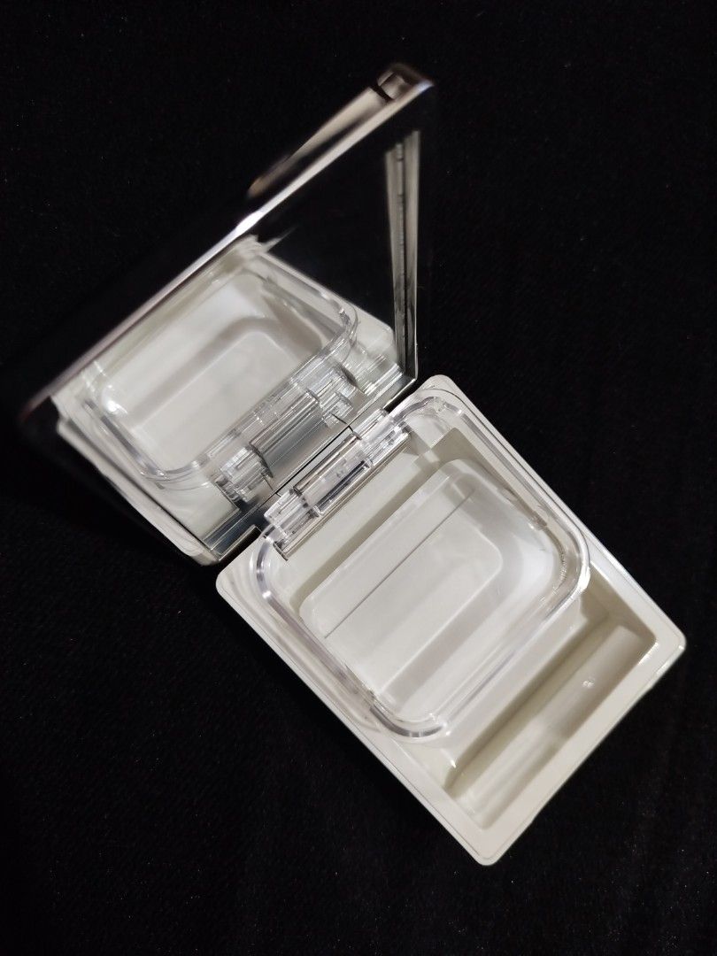 Clinique compact case ✨ (Category: Makeup) located in Naga. Submitted by jea1991 (Listing ID 1468356700, Image 3). Description: .
