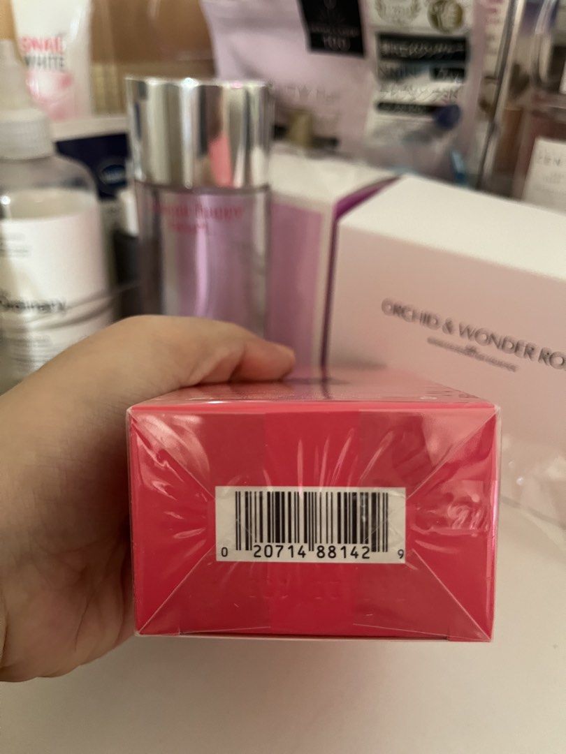 Clinique Happy Heart Perfume Spray 100ml (Category: Fragrance & Deodorants) located in Angeles City. Submitted by francesdanica (Listing ID 1468331850, Image 3). Description: - Item: Clinique Happy Heart Perfume Spray - Size: 100ml / 3.4 FL. OZ. LIQ. - Condition: Sprayed 2x only - Packaging: Includes original pink box - Scent Profile: Delightful floral fragrance - Perfect for daily wear or as a gift - 100% authentic and well-stored RFS: the scent