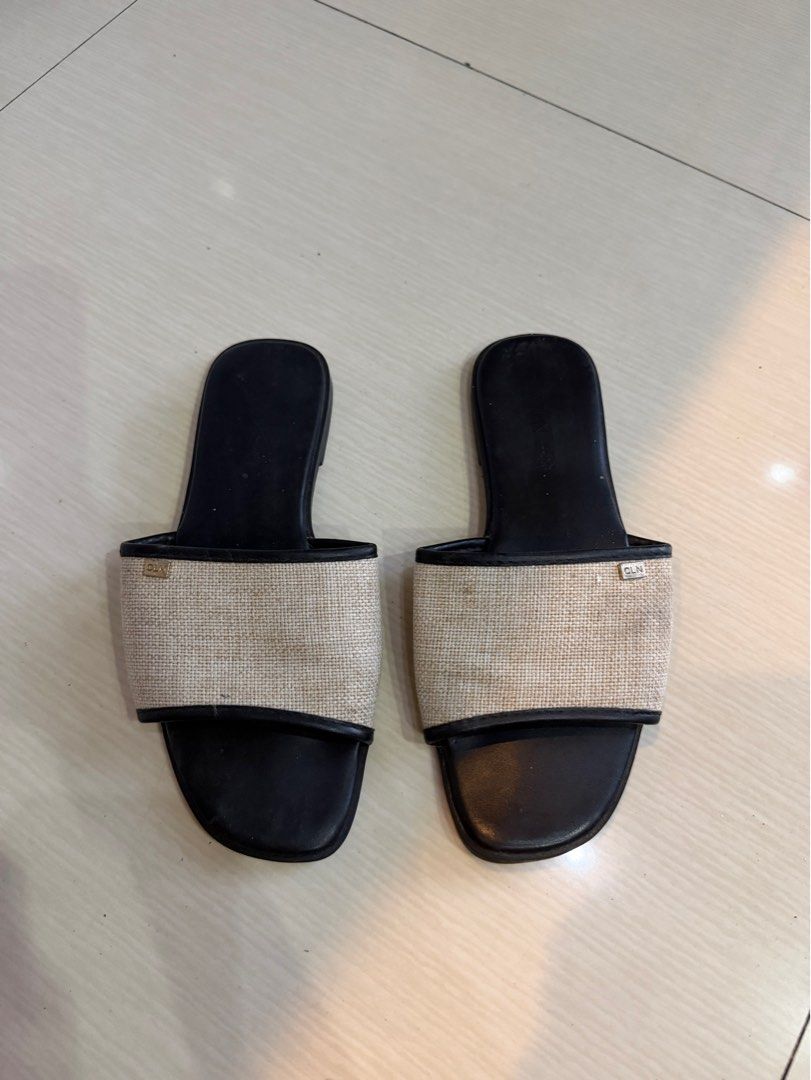 CLN Birmingham Slides in beige & black (Category: Slippers and slides) located in Iloilo. Submitted by youngrabbit.b5670d (Listing ID 1468380340, Image 1). Description: Bought in the mall Preloved .