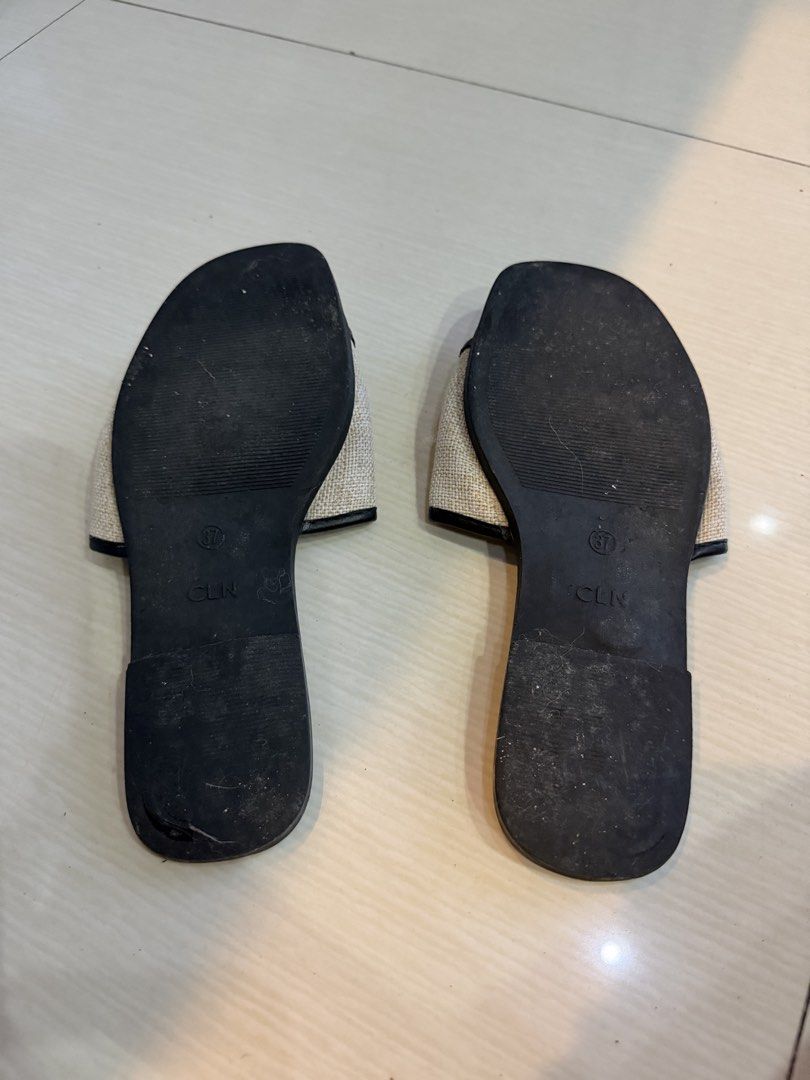 CLN Birmingham Slides in beige & black (Category: Slippers and slides) located in Iloilo. Submitted by youngrabbit.b5670d (Listing ID 1468380340, Image 3). Description: Bought in the mall Preloved .