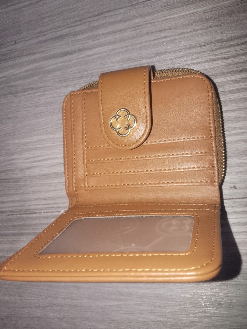 CLN Kathie wallet (Category: Wallets & Card holders) located in Las Pinas. Submitted by ashierams (Listing ID 1468312576, Image 3). Description: (No zipper) good as new in the color Coffee Classic.