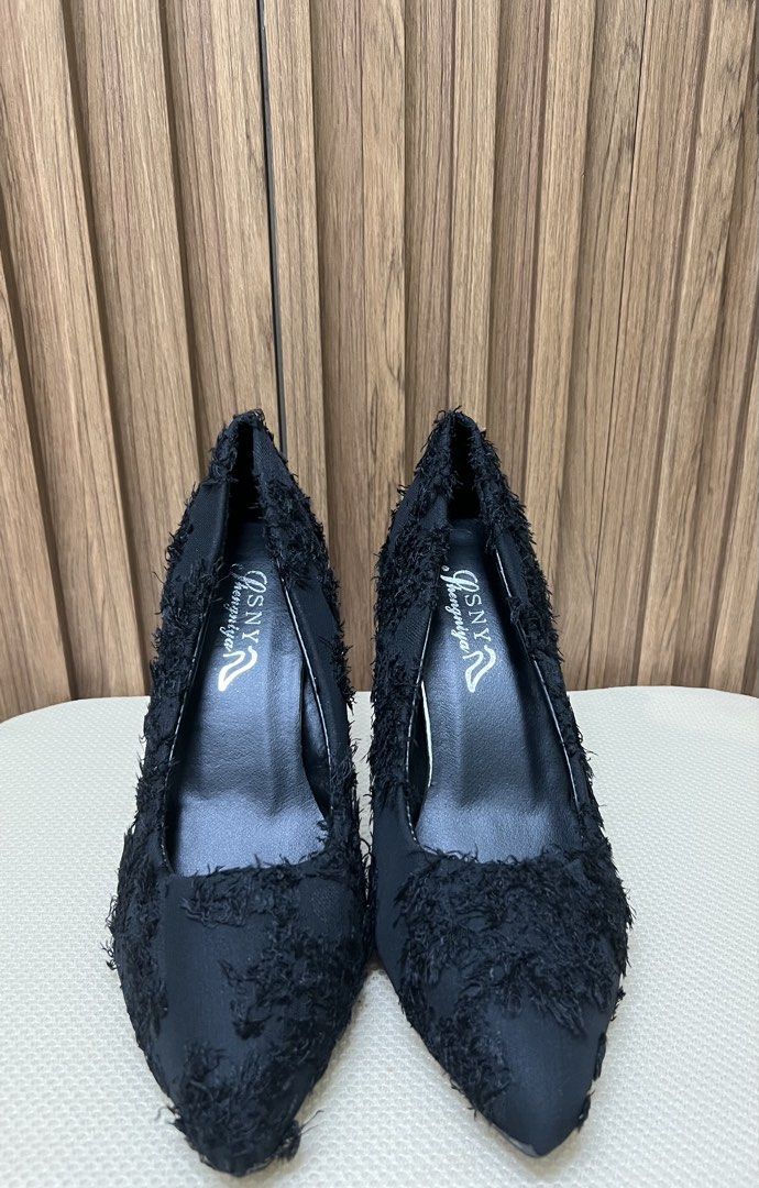 Close Shoes Heels (Category: Heels) located in Cebu City. Submitted by mifinity (Listing ID 1468410513, Image 1). Description: Trendy Women's Heels Slip On Black Heels Shoes with elegant design for office Casual Outfits✨ Size: 37.