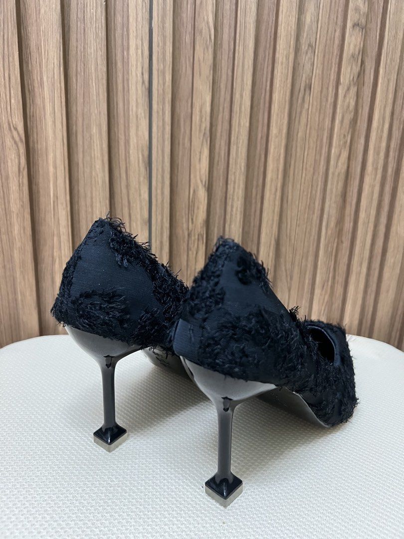 Close Shoes Heels (Category: Heels) located in Cebu City. Submitted by mifinity (Listing ID 1468410513, Image 2). Description: Trendy Women's Heels Slip On Black Heels Shoes with elegant design for office Casual Outfits✨ Size: 37.