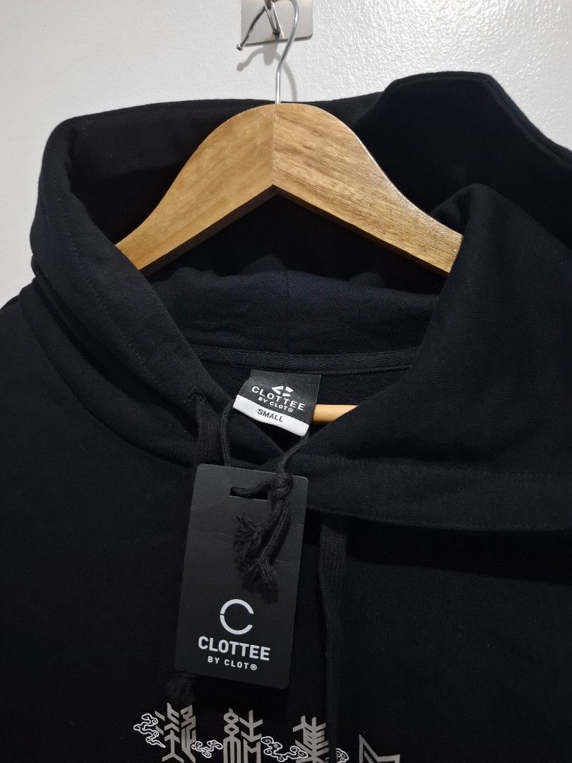 Clot size small fit med (Category: Coats, Jackets and Outerwear) located in Tarlac. Submitted by christopher.24 (Listing ID 1468320752, Image 2). Description: brandnew legit.