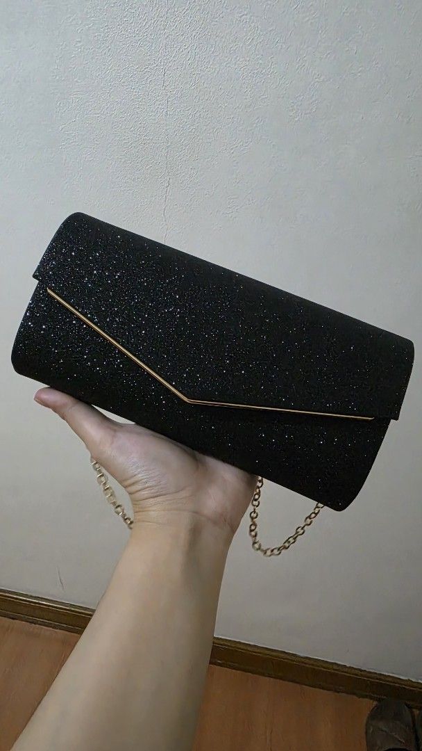 Clutch/Crossbody Bag (Category: Clutches) located in Rizal. Submitted by dainsb (Listing ID 1468451649, Image 1). Description: • Used once 📍 Lower Antipolo near Sta. Lucia Mall Pickup or delivery via Grab/Lalamove (c/o buyer).