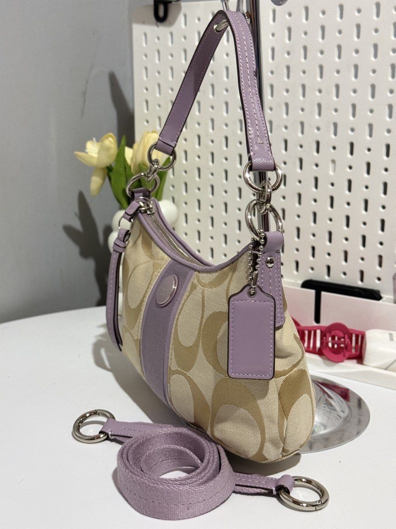 Coach 2way (Category: Luxury Bags & Wallets) located in Manila. Submitted by angelferre04294 (Listing ID 1468392649, Image 3). Description: .