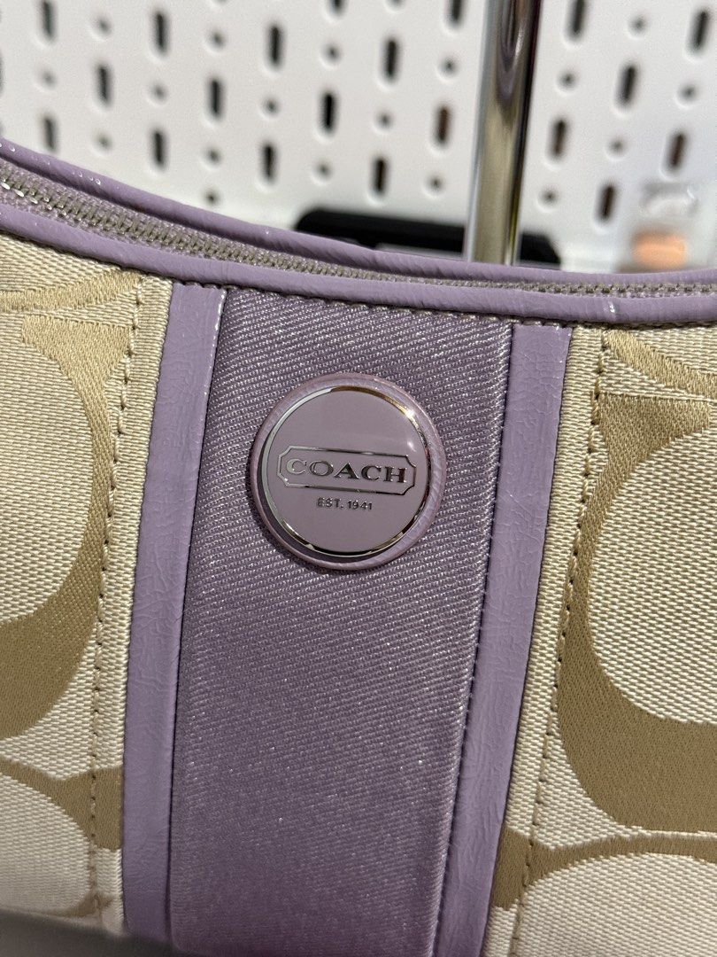 Coach 2way (Category: Luxury Bags & Wallets) located in Manila. Submitted by angelferre04294 (Listing ID 1468392649, Image 2). Description: .