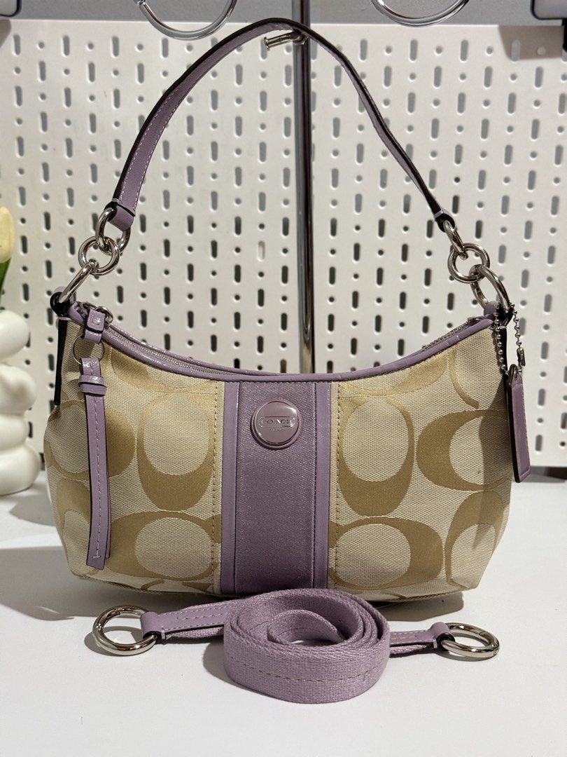 Coach 2way (Category: Luxury Bags & Wallets) located in Manila. Submitted by angelferre04294 (Listing ID 1468392649, Image 1). Description: .