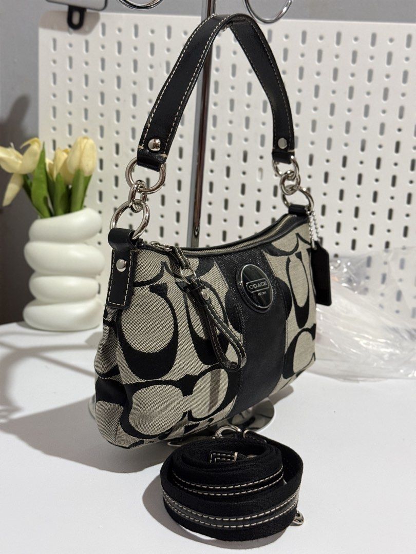 Coach 2way (Category: Luxury Bags & Wallets) located in Manila. Submitted by angelferre04294 (Listing ID 1468393251, Image 2). Description: .