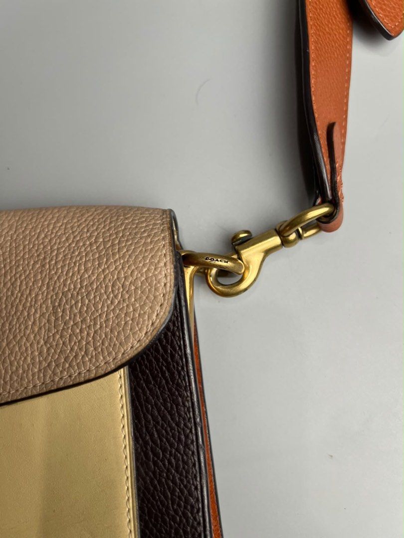 Coach - Taupe Ginger Tabby - Shoulder Bag (Category: Luxury Bags & Wallets) located in San Pablo. Submitted by hiddenrygn (Listing ID 1468446096, Image 3). Description: Coach - Taupe Ginger Tabby - Shoulder Bag Rank A-AB Minor signs of usage Still in excellent condition Authentic DM!.