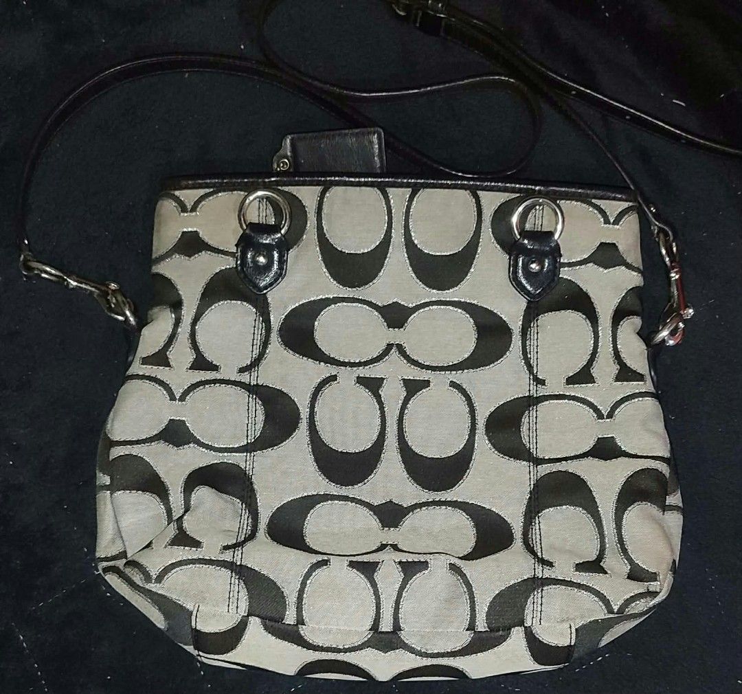 Coach bag (Category: Luxury Bags & Wallets) located in Quezon. Submitted by lucky.rick.shane (Listing ID 1468458660, Image 2). Description: "COACH BAG 👜 "50/50 PARA SA AUTHENTICITY, KAYO NA BAHALA KONG LEGIT OR FAKE "IN VERYGOOD CONDITION "IN VERYGOOD COLORATE 9/10 "ISSUE - SIGN OF USE PARA SAFE UKAY PO KASE 🤗 📍 QUEZON PROVINCE LUCENA CITY ₱ 1500 SHIPPED 🏷️.