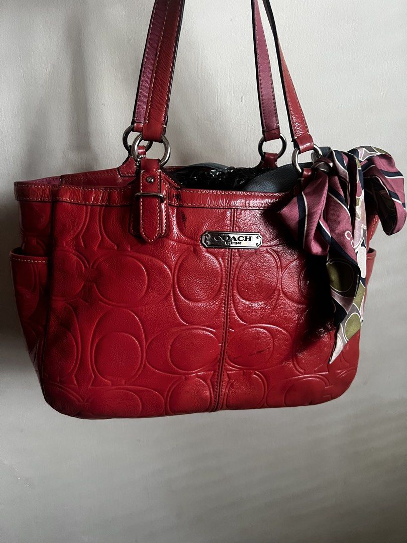 Coach bag with twilly (authentic) (Category: Tote Bags) located in Valenzuela. Submitted by dianzskiyo (Listing ID 1468322154, Image 3). Description: LOCATION : VALENZUELA 🎀AVAILABLE! SOLD ITEMS ARE MARKED OR DELETED🎀 Preloved Coach tote bag 💯 Authentic 📣 PLS CHECK ALL PHOTOS FOR FLAWS ♥️ Original coach twilly included 📍 what you see is what you get 📍 Managed ur expectation - this is preloved 📍 Slightly negotiable 📍 All details were alrea