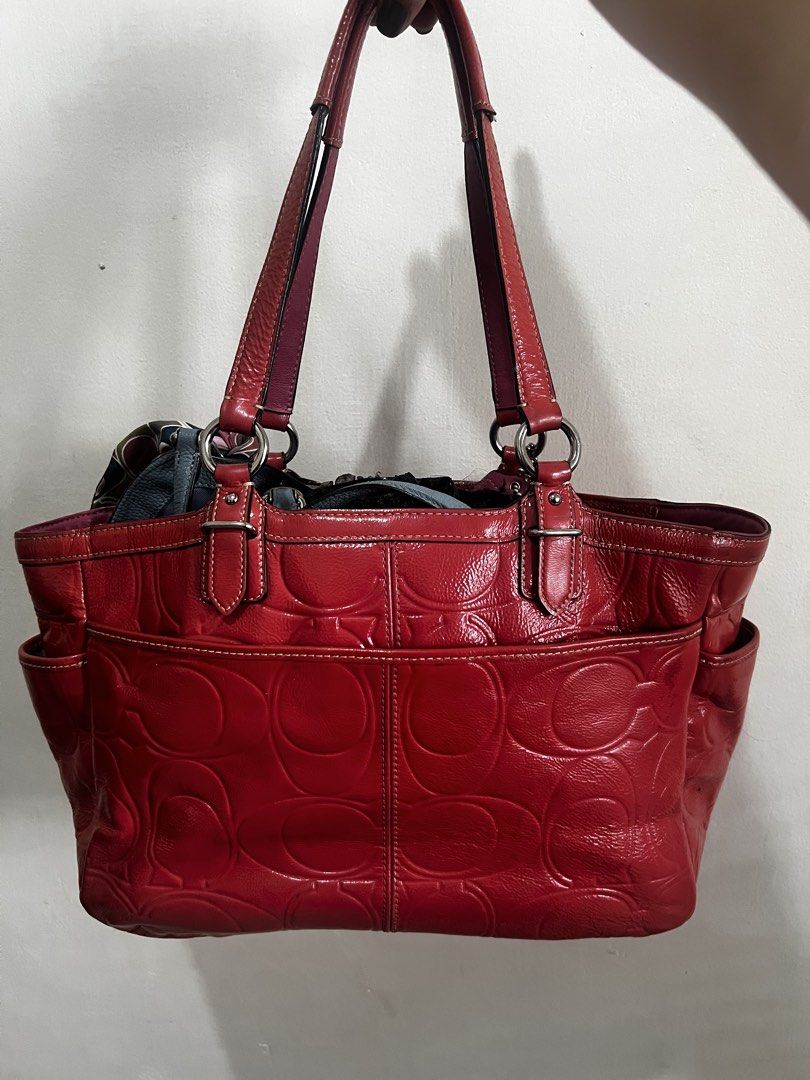 Coach bag with twilly (authentic) (Category: Tote Bags) located in Valenzuela. Submitted by dianzskiyo (Listing ID 1468322154, Image 2). Description: LOCATION : VALENZUELA 🎀AVAILABLE! SOLD ITEMS ARE MARKED OR DELETED🎀 Preloved Coach tote bag 💯 Authentic 📣 PLS CHECK ALL PHOTOS FOR FLAWS ♥️ Original coach twilly included 📍 what you see is what you get 📍 Managed ur expectation - this is preloved 📍 Slightly negotiable 📍 All details were alrea