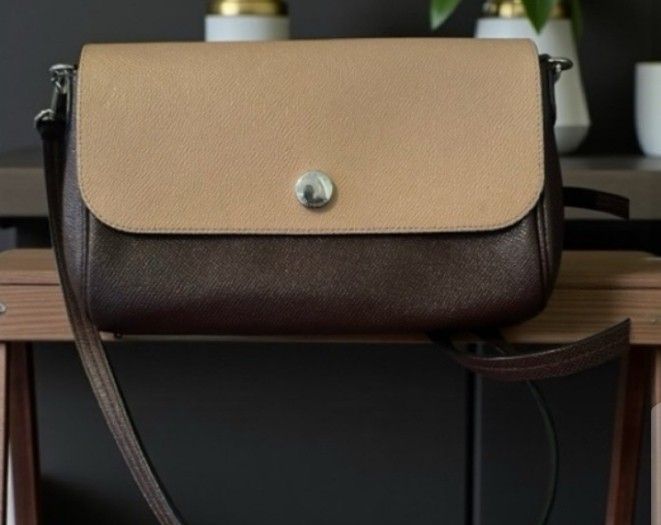coach bags (Category: Luxury Bags & Wallets) located in Manila. Submitted by annemil_1984 (Listing ID 1462946776, Image 2). Description: coach tabby 26 off white 799 coach reversible brown 699 coach white Hutton 699 coach parker butterfly lock 499 coach camera bag 499 coach Brynn pink 499(lock issue) coach red sierra 599.