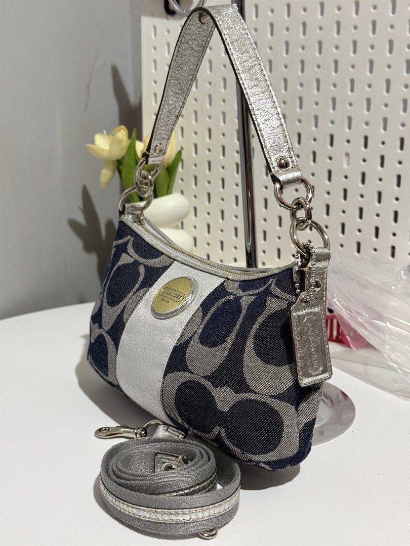 Coach Denim 2way (Category: Luxury Bags & Wallets) located in Manila. Submitted by angelferre04294 (Listing ID 1468392225, Image 2). Description: .