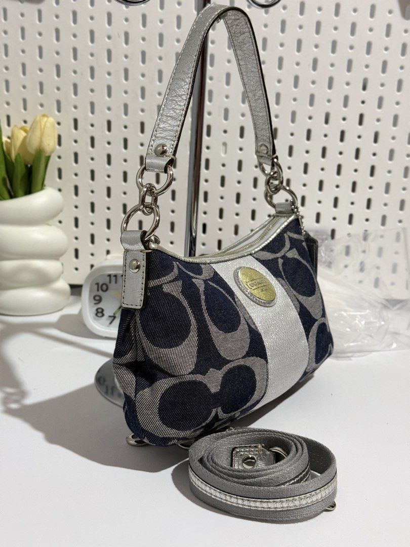 Coach Denim 2way (Category: Luxury Bags & Wallets) located in Manila. Submitted by angelferre04294 (Listing ID 1468392225, Image 3). Description: .