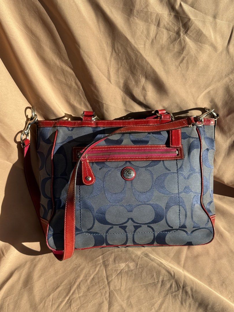 Coach Laura Tote (Category: Luxury Bags & Wallets) located in Bocaue. Submitted by fkmndz.finds (Listing ID 1468368770, Image 1). Description: With flaws Nego for sure buyer.