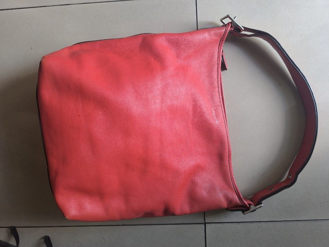 Coach Legacy duffle leather bag tassel missing (Category: Shoulder Bags) located in Manila. Submitted by lianlim.mail (Listing ID 1468341142, Image 1). Description: Coach Legacy duffle leather bag tassel missing sturdy leather material clean interior scratches on exterior please be sure to review and zoom pics.