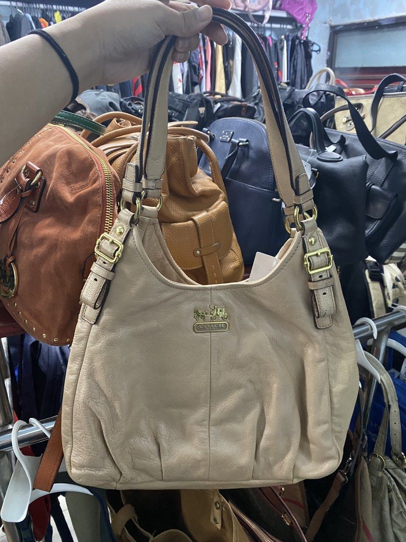 Coach Madison Maggie (Category: Shoulder Bags) located in Mangatarem. Submitted by juicybabe_ (Listing ID 1468310663, Image 1). Description: aunthenticity not guaranteed.