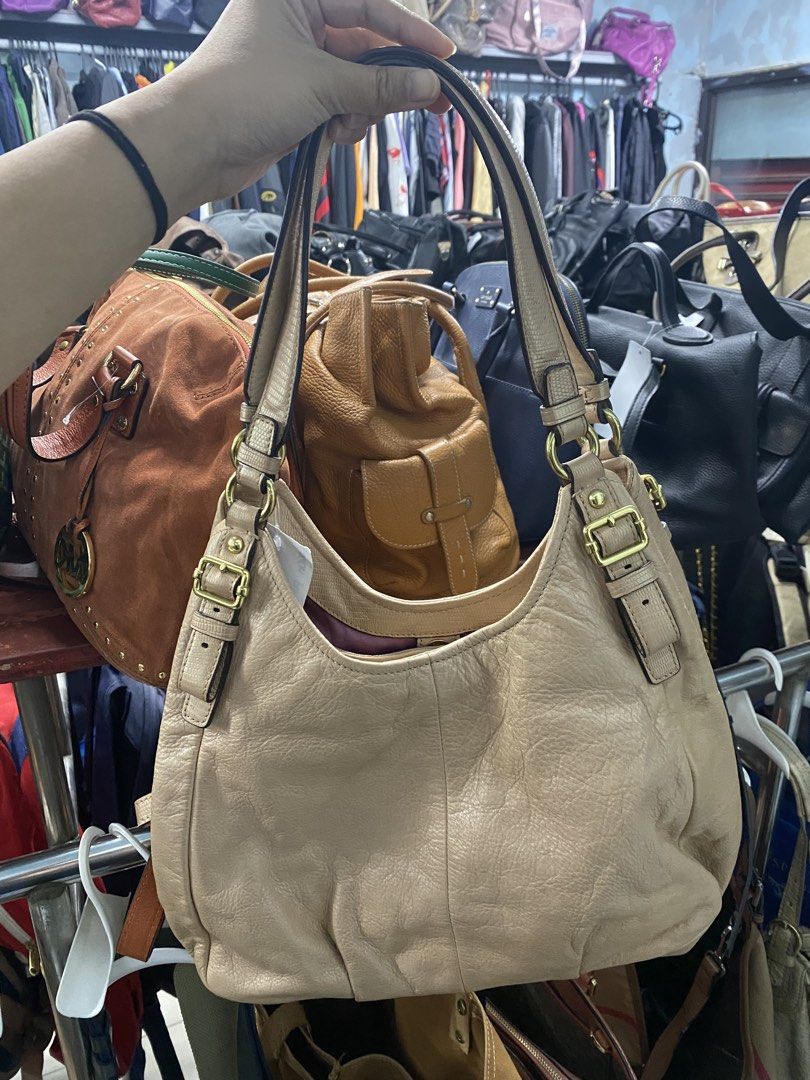 Coach Madison Maggie (Category: Shoulder Bags) located in Mangatarem. Submitted by juicybabe_ (Listing ID 1468310663, Image 2). Description: aunthenticity not guaranteed.