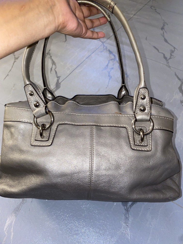 Coach Penelope Shopper Satchel / Shoulder Bag (Category: Shoulder Bags) located in Manila. Submitted by newkkmora98454 (Listing ID 1468311315, Image 2). Description: .