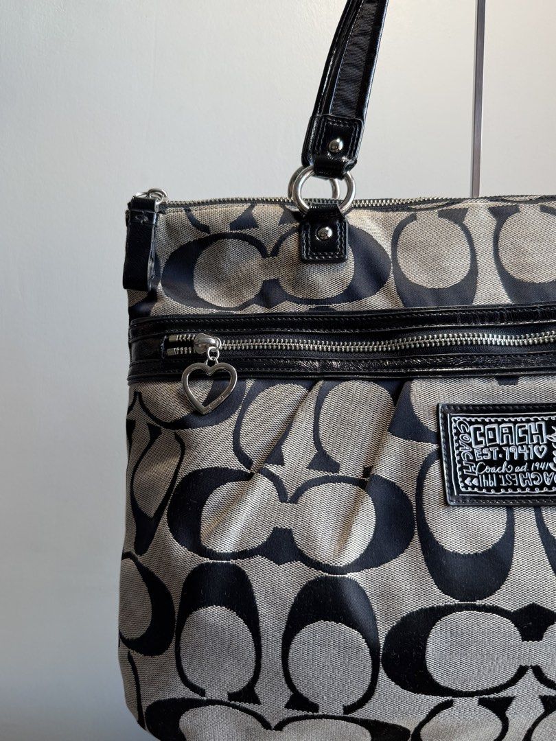Coach Poppy Graffiti Gray (Category: Luxury Bags & Wallets) located in Mandaluyong City. Submitted by ravenzech (Listing ID 1468353334, Image 2). Description: Preloved from Japan. DM for more info!.
